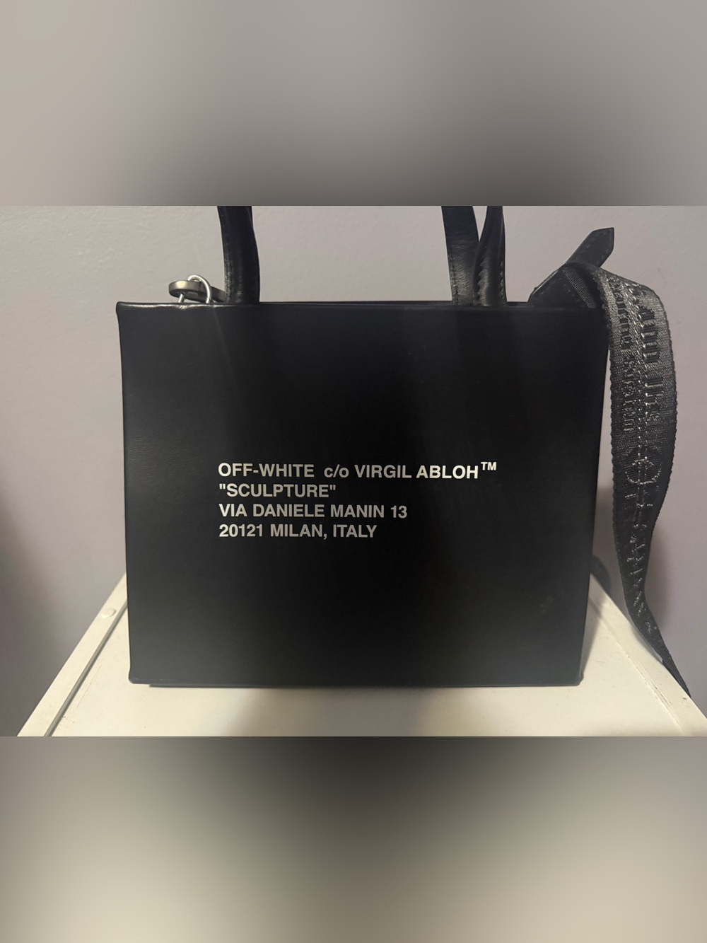 Off-white - Picture 2 of 4